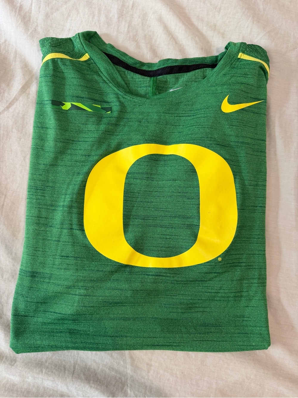 Nike mens Green & Yellow University of Oregon dry fit Tee
